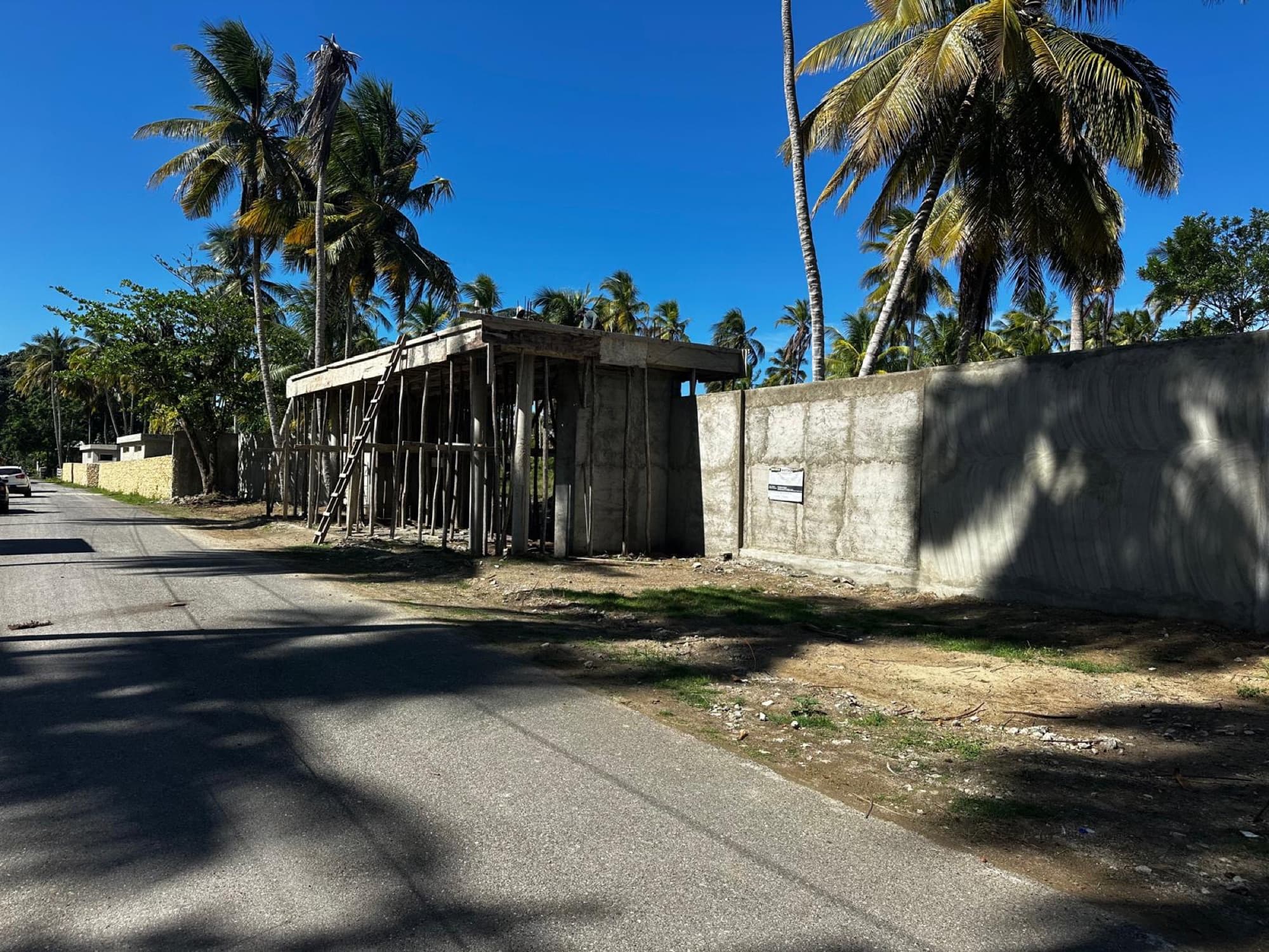 The entrance from the road, along the finished perimeter wall.